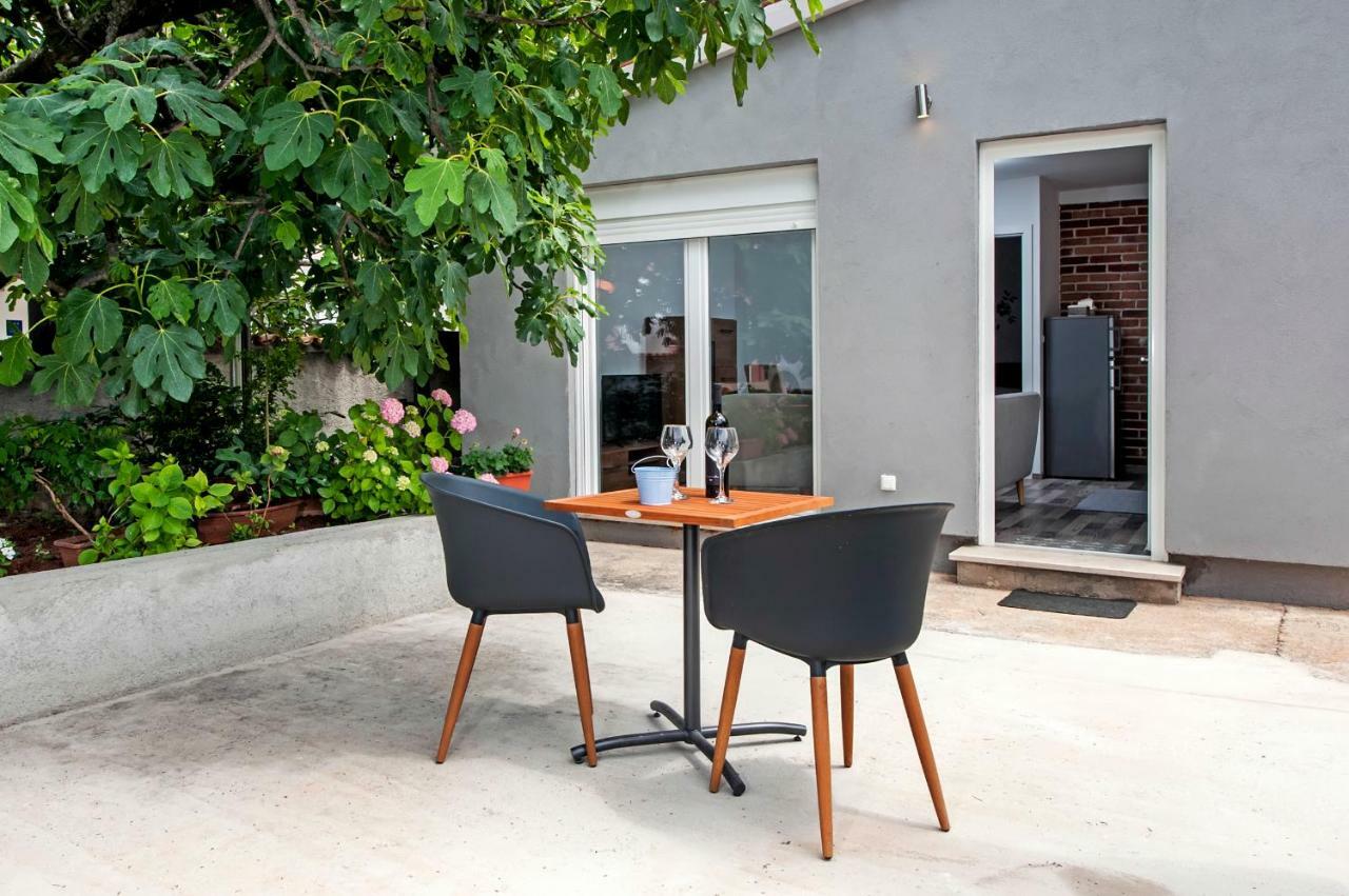 Paola Cozy Apartment Rovinj Exterior photo